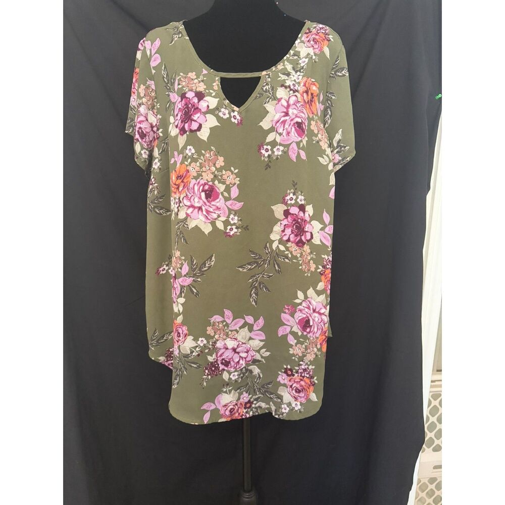 #237 - Torrid Women's Blouse Size 0 Green Floral